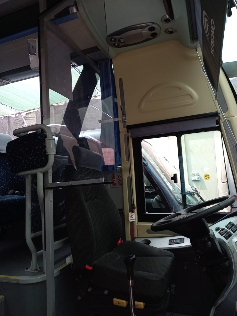 BUS10 B7U960 Foto cabina 768x1024
