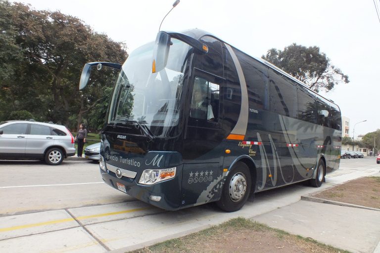 BUS11 B8A 951 Foto Exterior 38 pax 768x512